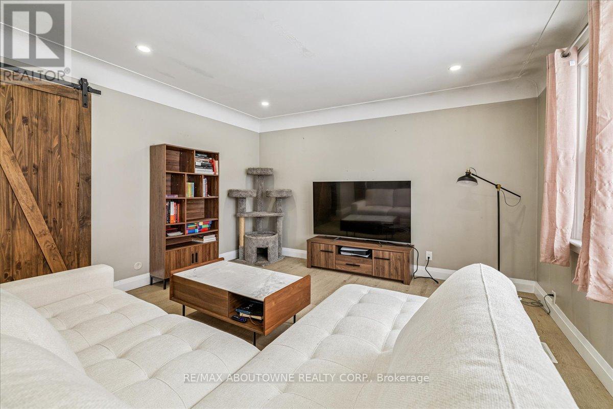 Upper - 177 Allenby Avenue, Hamilton, Ontario  L9A 2V1 - Photo 6 - X12727422