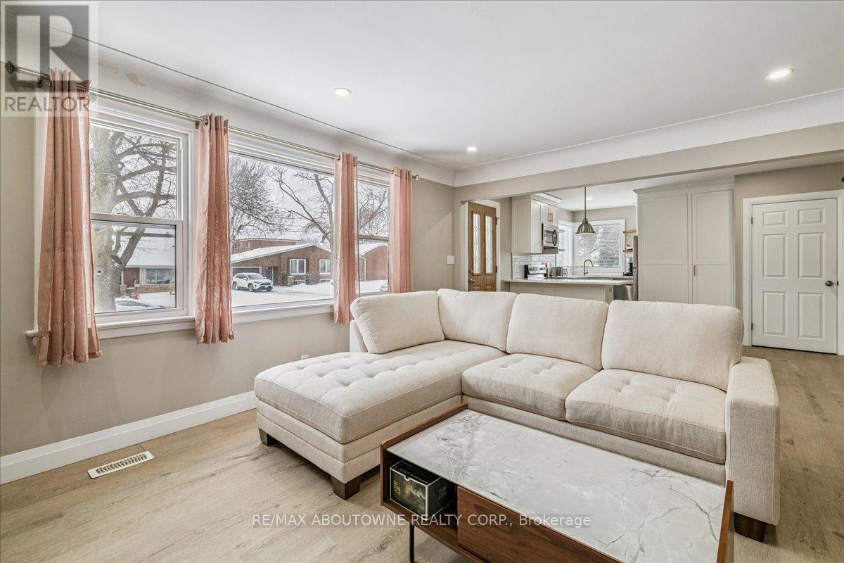 Upper - 177 Allenby Avenue, Hamilton, Ontario  L9A 2V1 - Photo 7 - X12727422