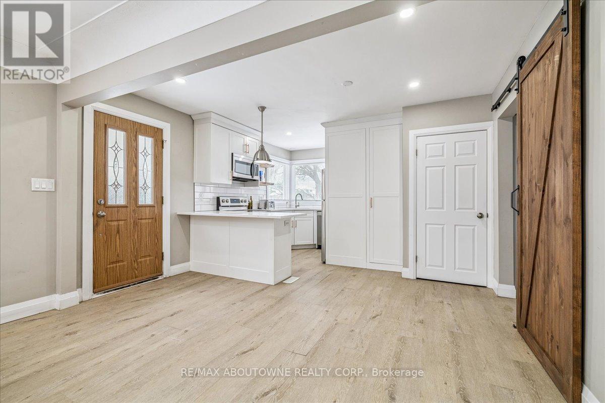 Upper - 177 Allenby Avenue, Hamilton, Ontario  L9A 2V1 - Photo 8 - X12727422