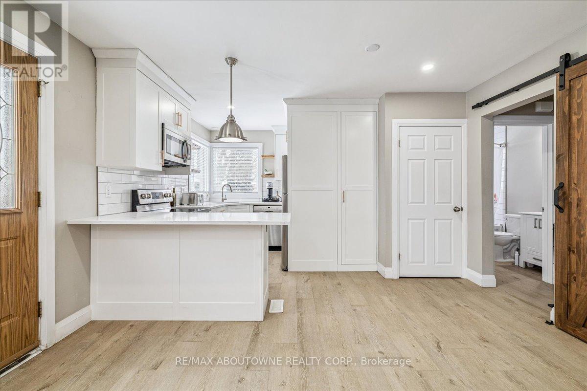 Upper - 177 Allenby Avenue, Hamilton, Ontario  L9A 2V1 - Photo 9 - X12727422