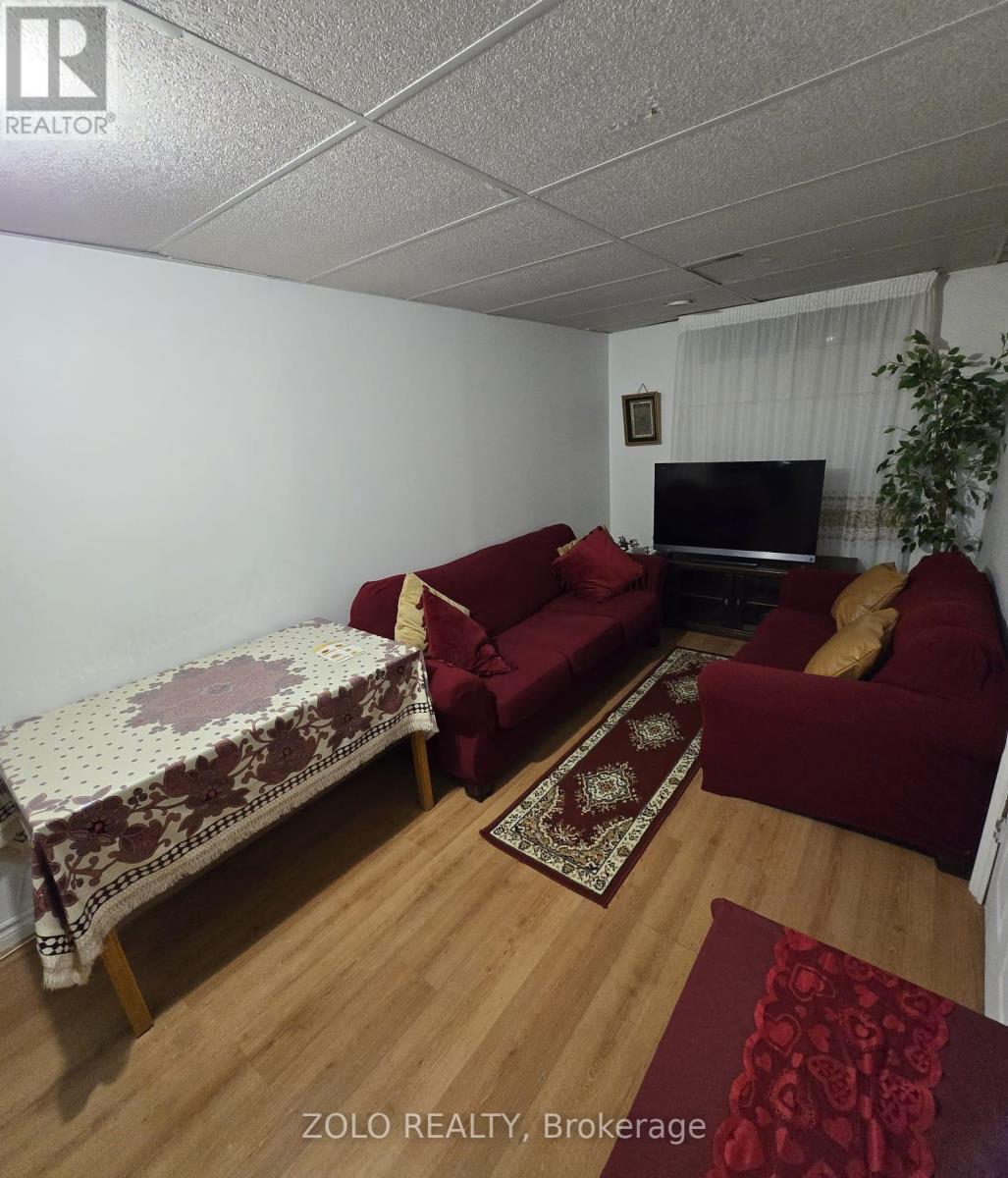 283 Grey Fox Drive, Kitchener, Ontario  N2E 3N8 - Photo 2 - X12727444