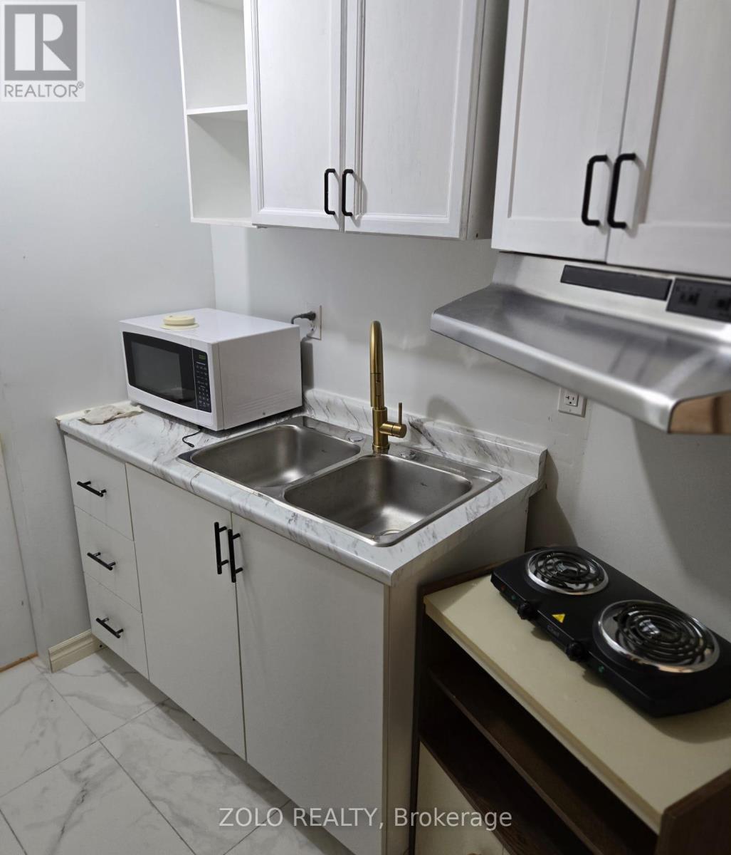 283 Grey Fox Drive, Kitchener, Ontario  N2E 3N8 - Photo 5 - X12727444