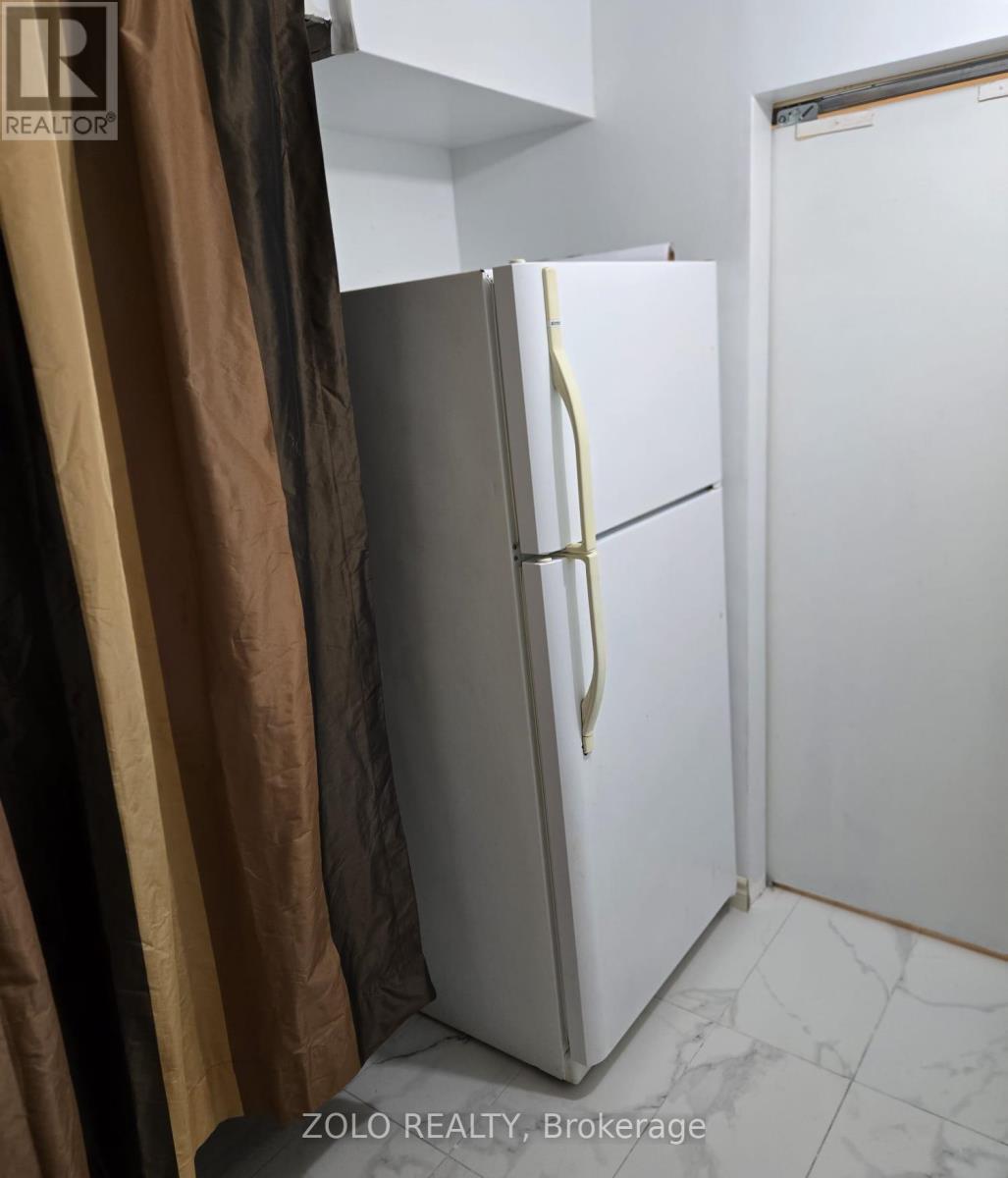 283 Grey Fox Drive, Kitchener, Ontario  N2E 3N8 - Photo 6 - X12727444