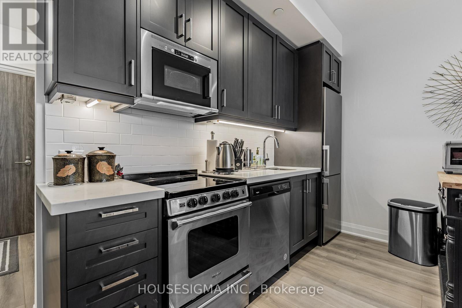 708 - 10 Gatineau Drive, Vaughan, Ontario  L4J 0L2 - Photo 5 - N12649806