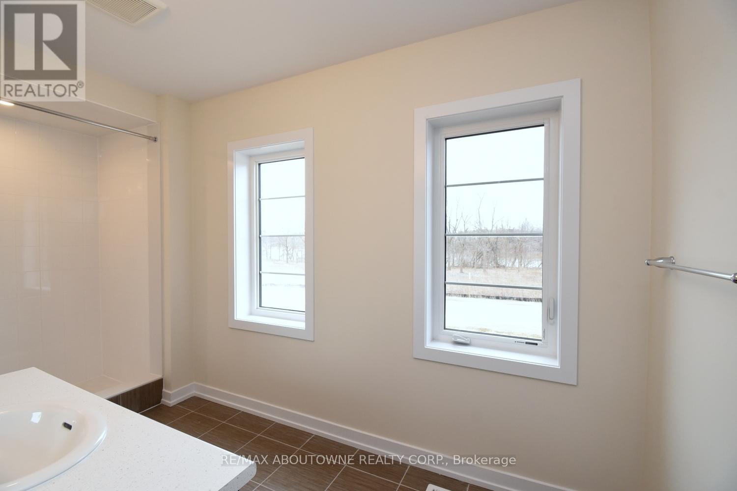 2 Sundin Drive, Haldimand, Ontario  N3W 0H1 - Photo 27 - X12497222