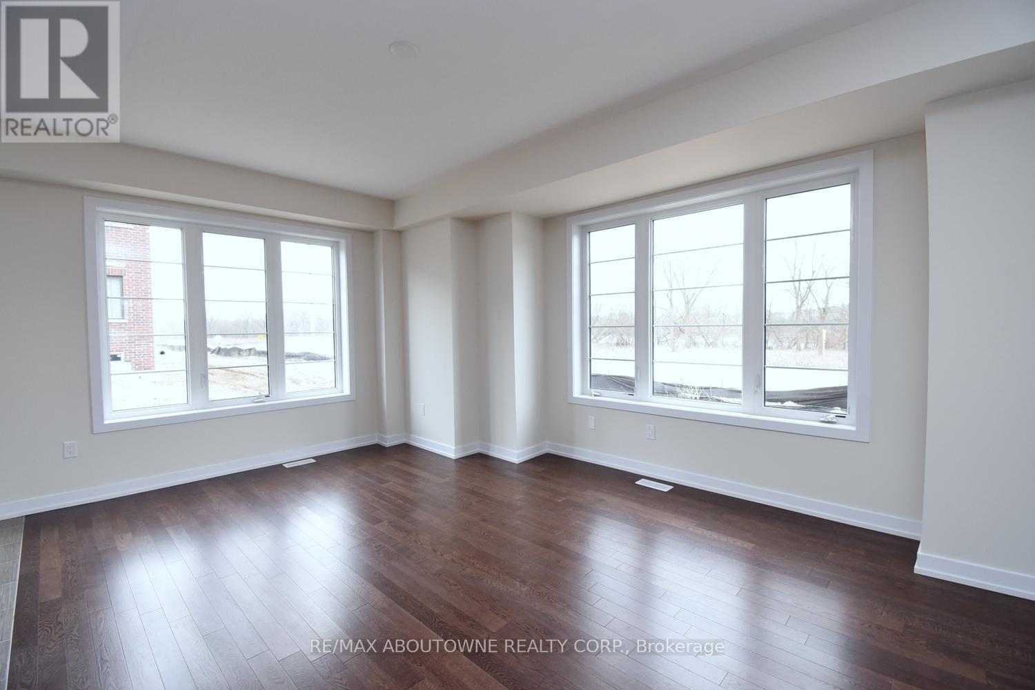 2 Sundin Drive, Haldimand, Ontario  N3W 0H1 - Photo 6 - X12497222