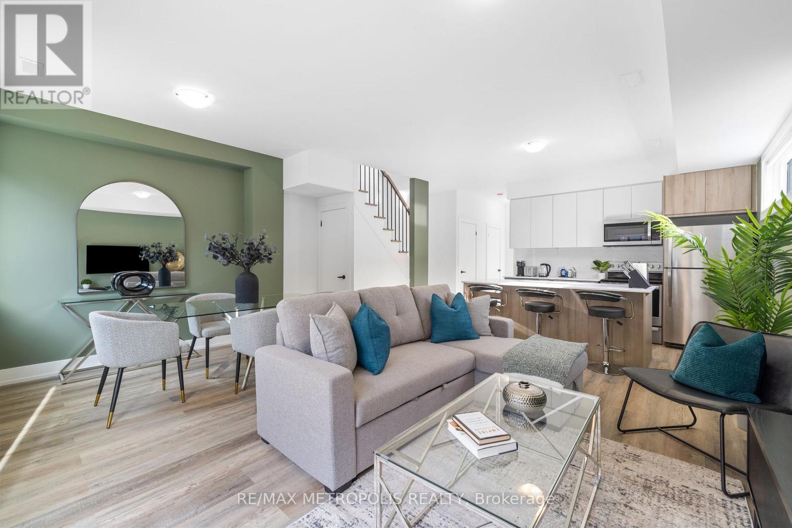 LANEWAY - 447 LANSDOWNE AVENUE, Toronto, Ontario