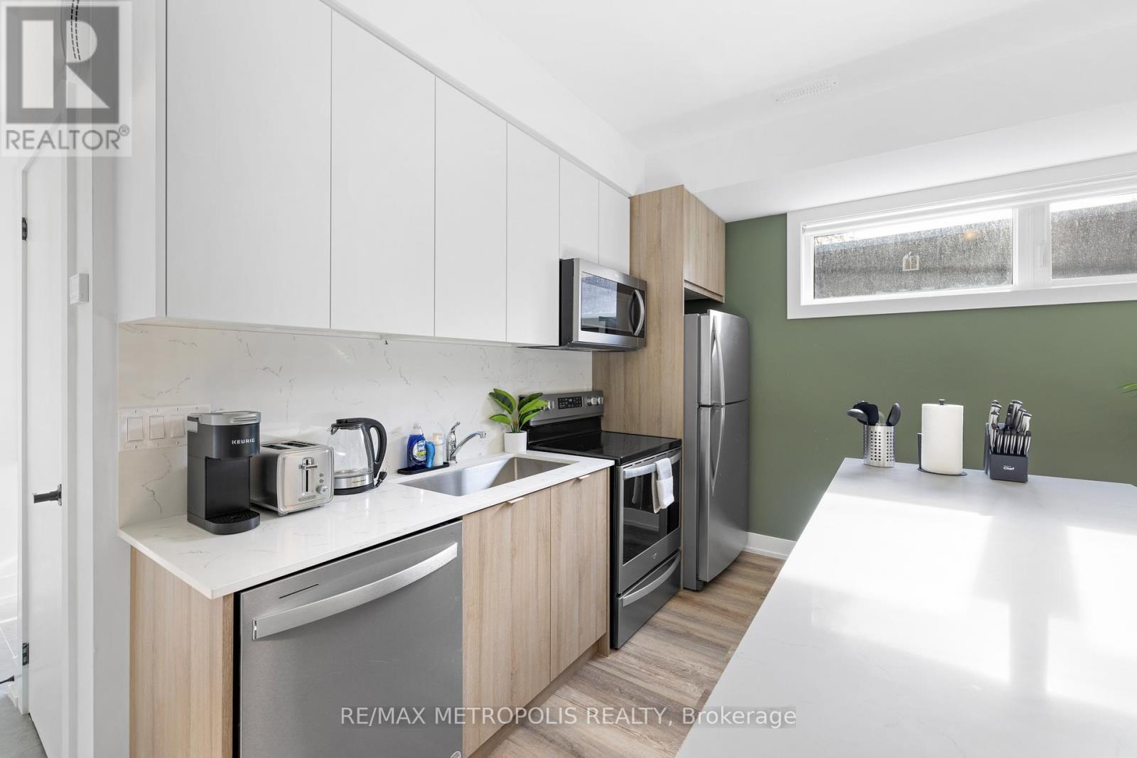 Laneway - 447 Lansdowne Avenue, Toronto, Ontario  M6H 3Y2 - Photo 10 - C12727508