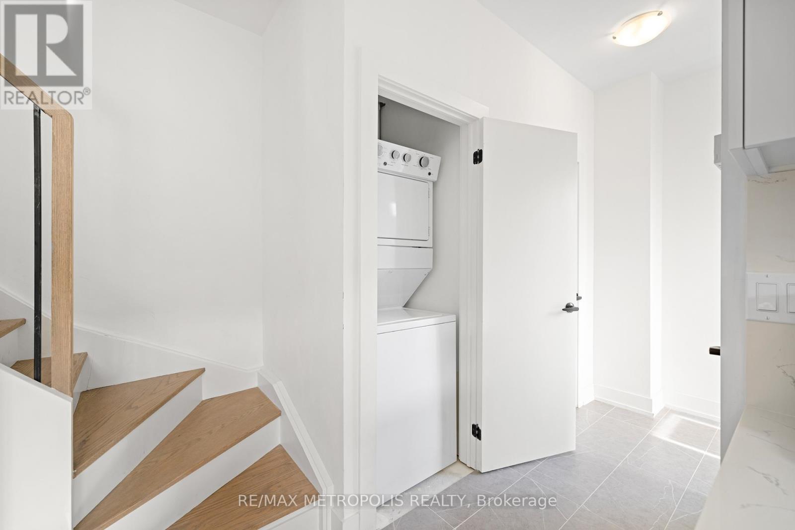 Laneway - 447 Lansdowne Avenue, Toronto, Ontario  M6H 3Y2 - Photo 15 - C12727508