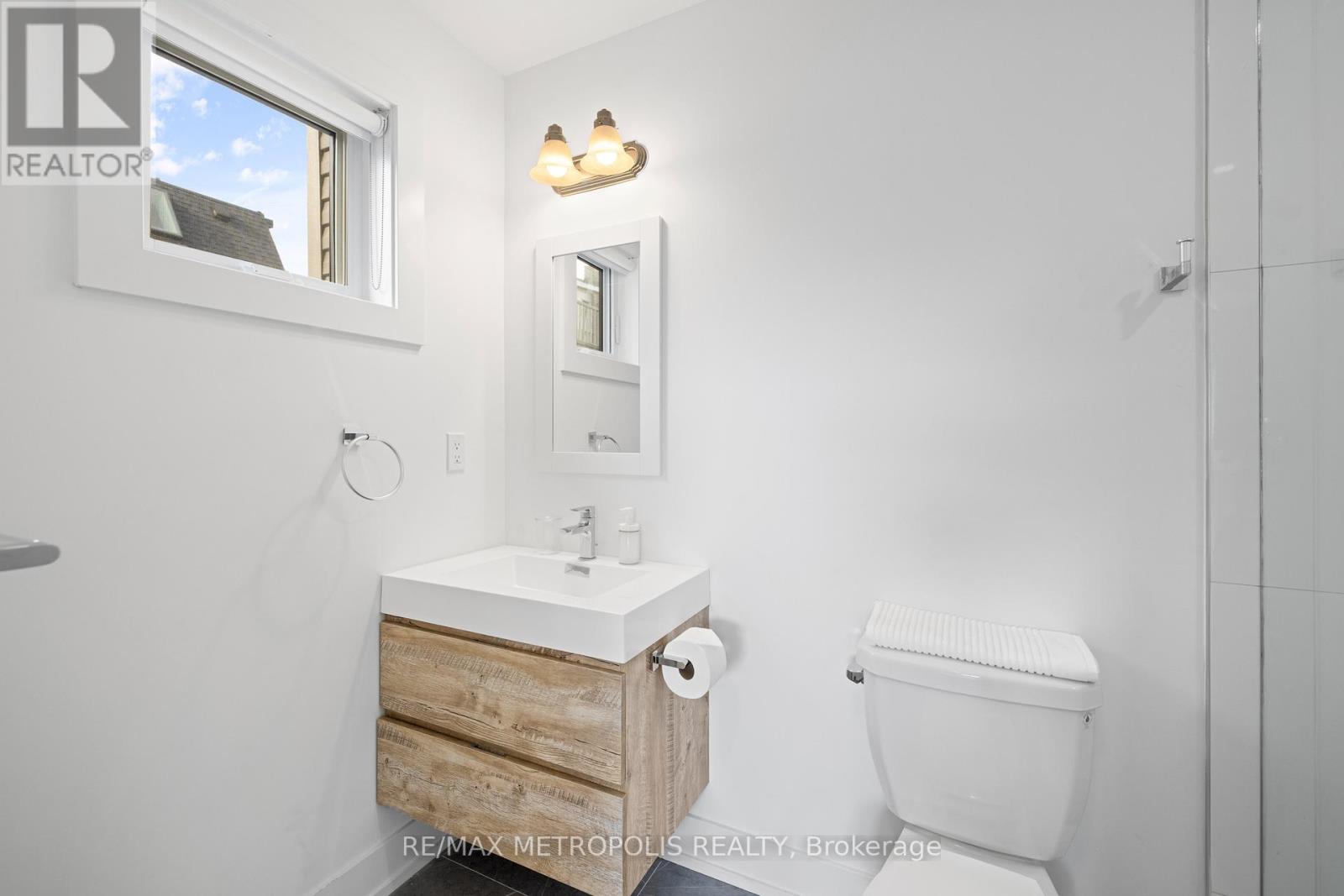 Laneway - 447 Lansdowne Avenue, Toronto, Ontario  M6H 3Y2 - Photo 18 - C12727508