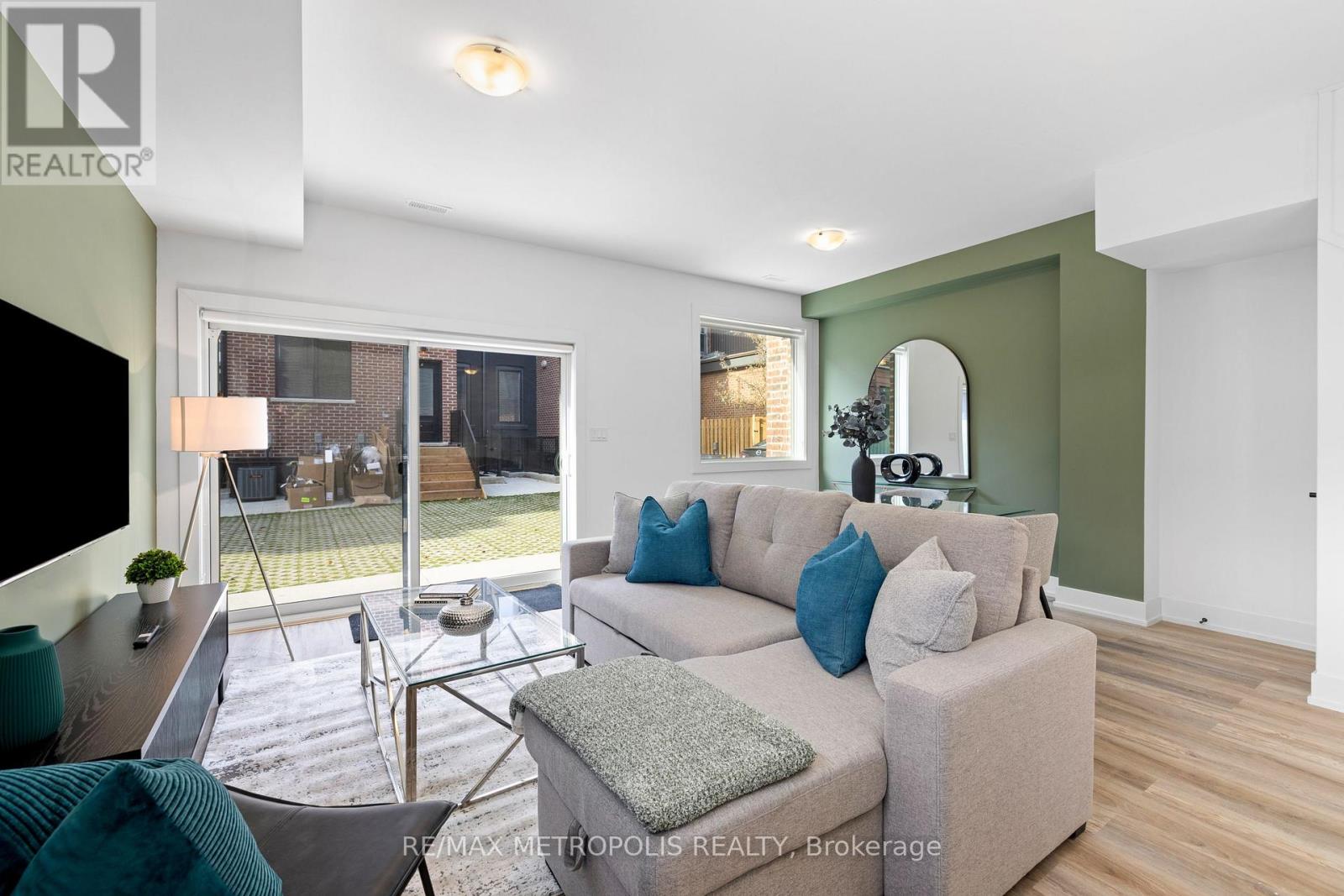 Laneway - 447 Lansdowne Avenue, Toronto, Ontario  M6H 3Y2 - Photo 2 - C12727508