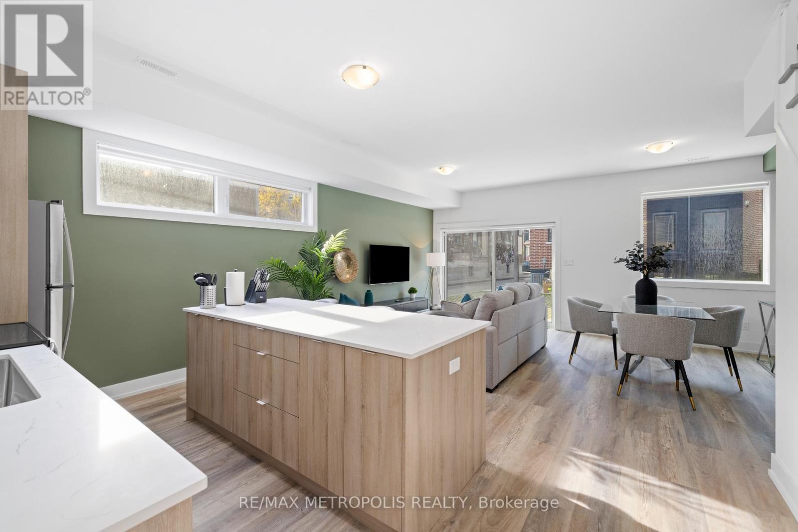 Laneway - 447 Lansdowne Avenue, Toronto, Ontario  M6H 3Y2 - Photo 8 - C12727508