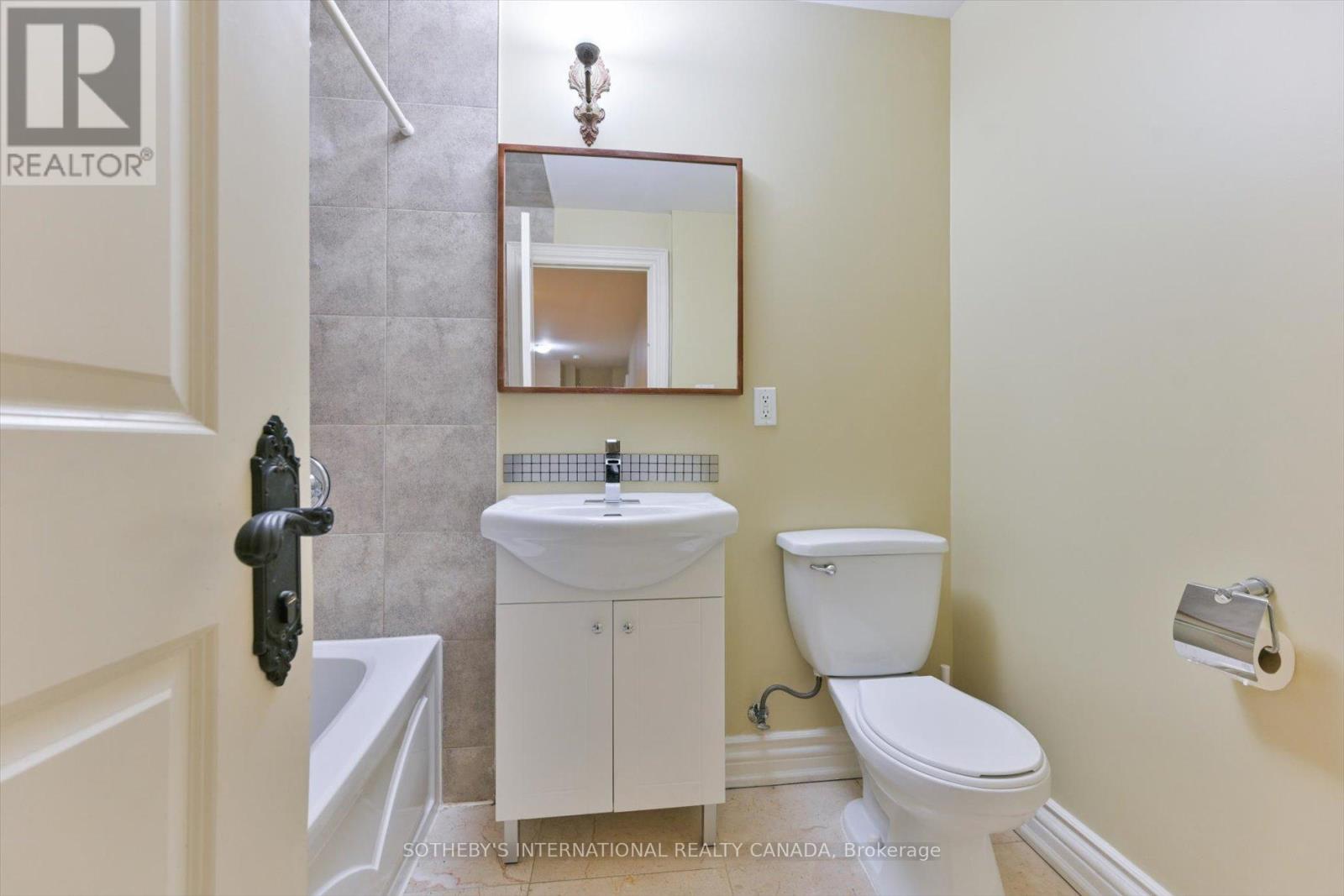 3 - 50 Old Yonge Street W, Toronto, Ontario  M2P 1P7 - Photo 11 - C12727512