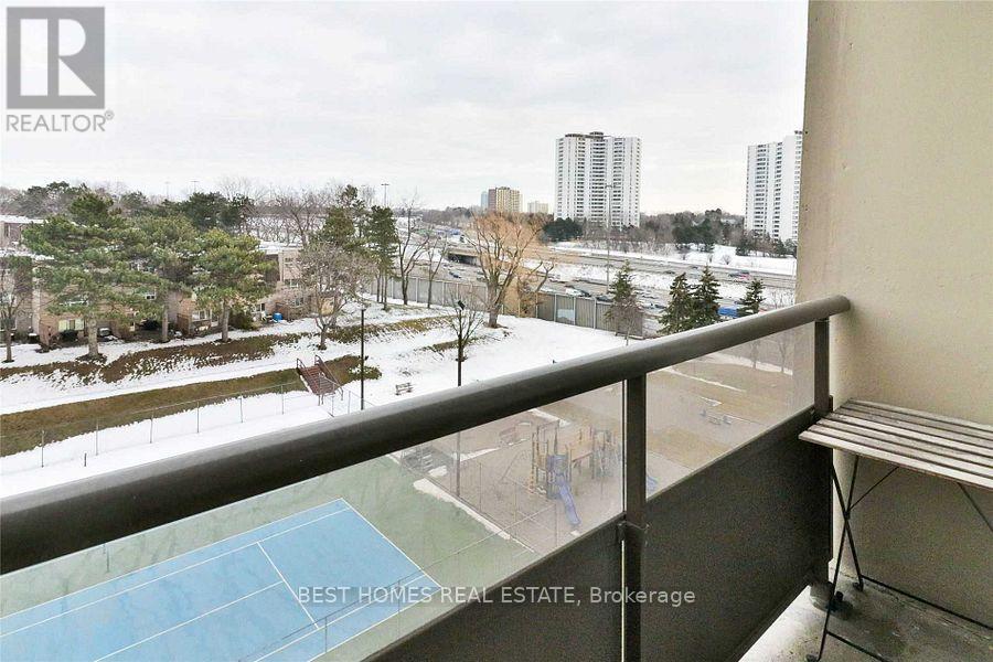 5 Parkway Forest Drive E, Toronto, Ontario  M2J 1L2 - Photo 3 - C12727514