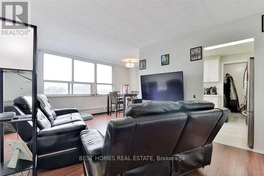 5 Parkway Forest Drive E, Toronto, Ontario  M2J 1L2 - Photo 5 - C12727514