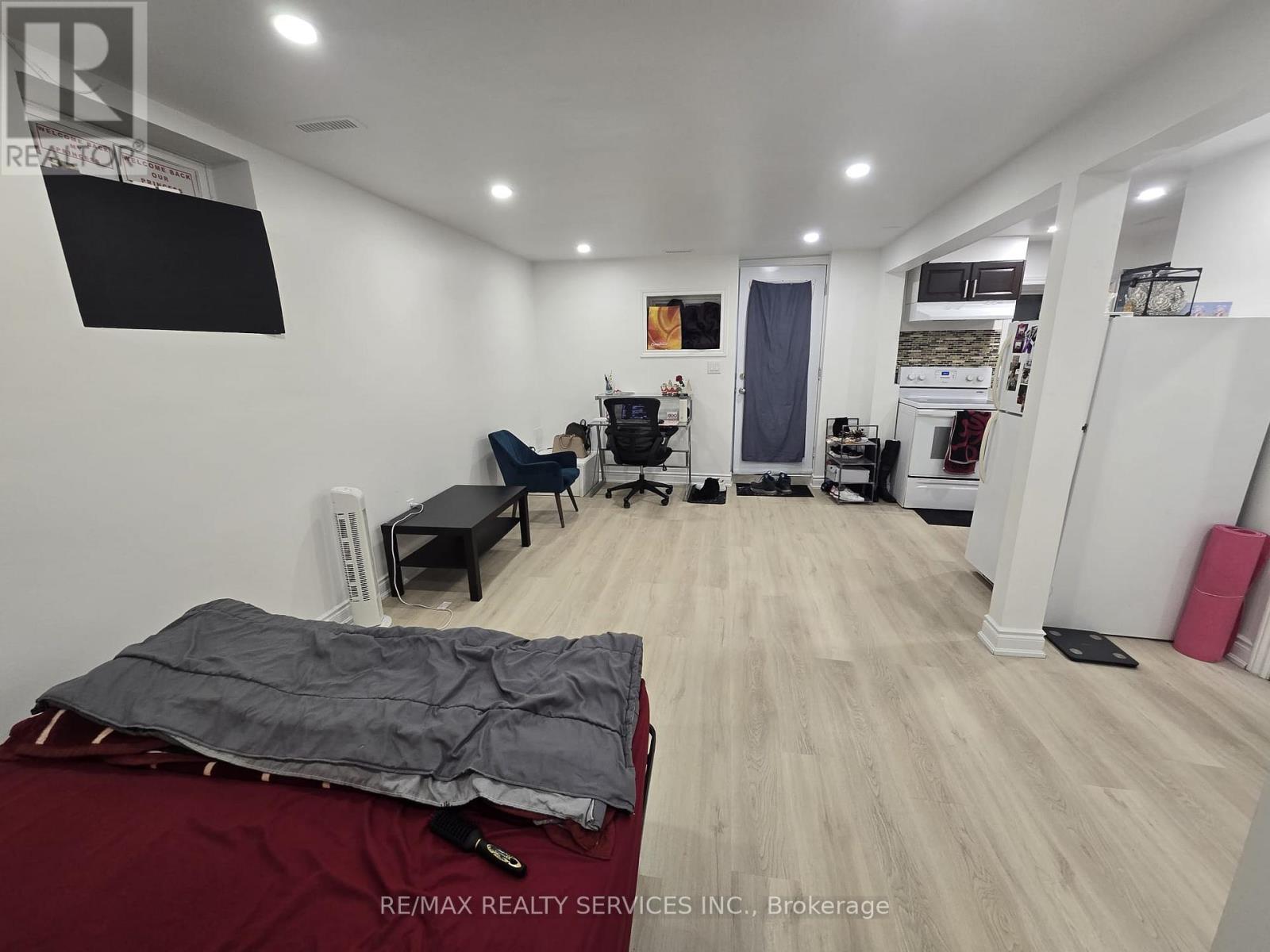 9 Bruce Beer Drive, Brampton, Ontario  L6V 2W7 - Photo 2 - W12727490