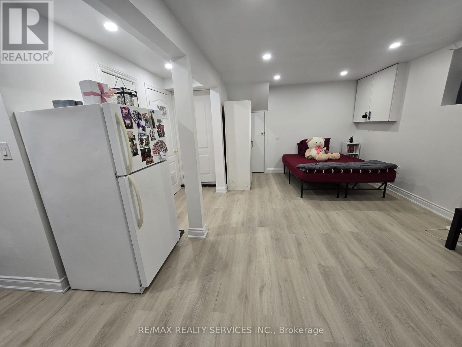 9 Bruce Beer Drive, Brampton, Ontario  L6V 2W7 - Photo 3 - W12727490