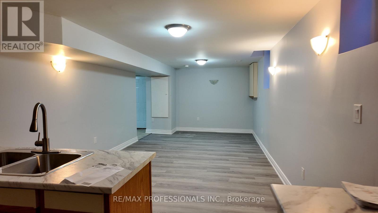 58 Amantine Crescent, Brampton, Ontario  L6W 4A1 - Photo 5 - W12727502