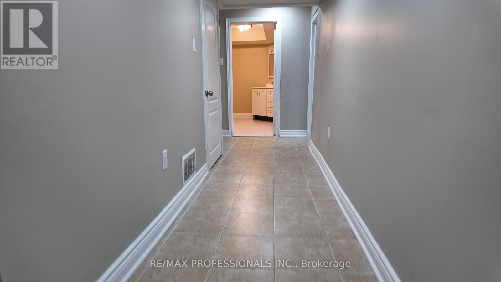 58 Amantine Crescent, Brampton, Ontario  L6W 4A1 - Photo 9 - W12727502