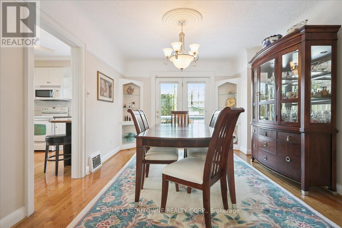 343 Douglas Avenue, Oakville, Ontario  L6J 3S7 - Photo 10 - W12727528