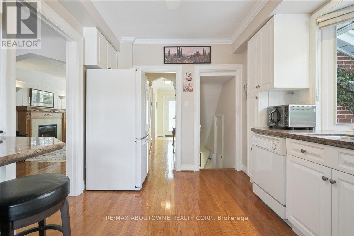 343 Douglas Avenue, Oakville, Ontario  L6J 3S7 - Photo 14 - W12727528