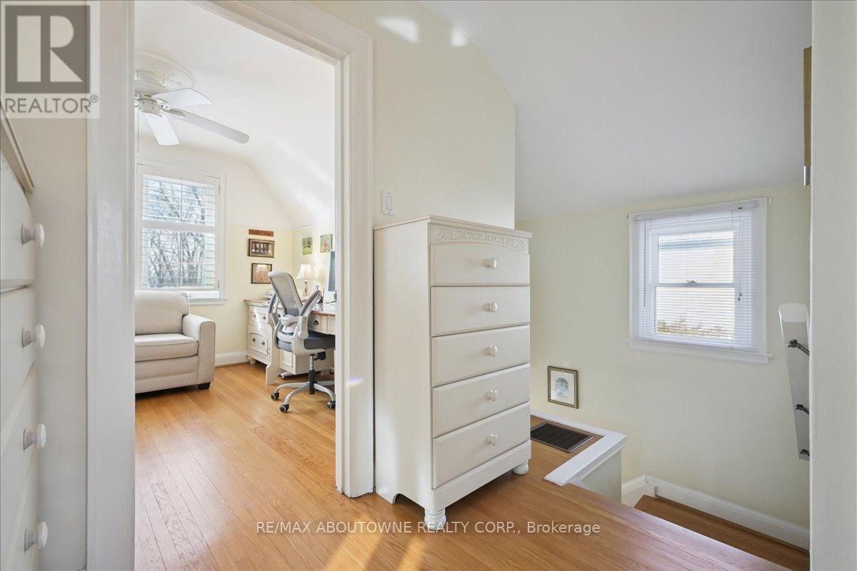 343 Douglas Avenue, Oakville, Ontario  L6J 3S7 - Photo 15 - W12727528