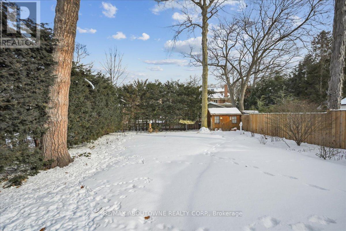 343 Douglas Avenue, Oakville, Ontario  L6J 3S7 - Photo 4 - W12727528