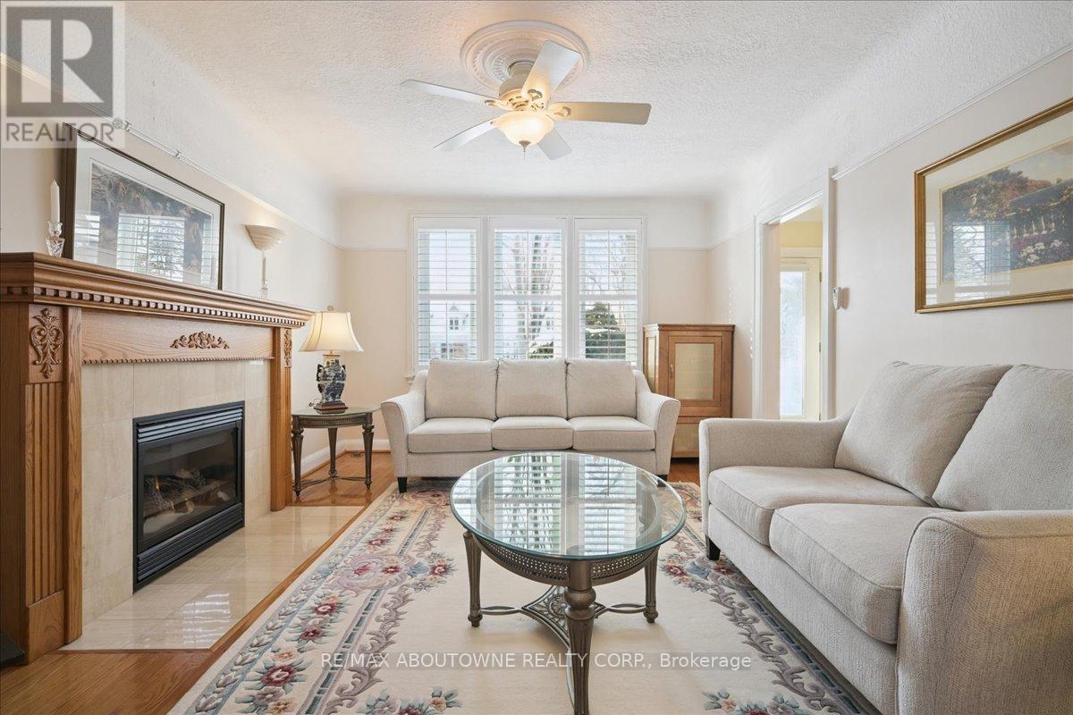 343 Douglas Avenue, Oakville, Ontario  L6J 3S7 - Photo 6 - W12727528