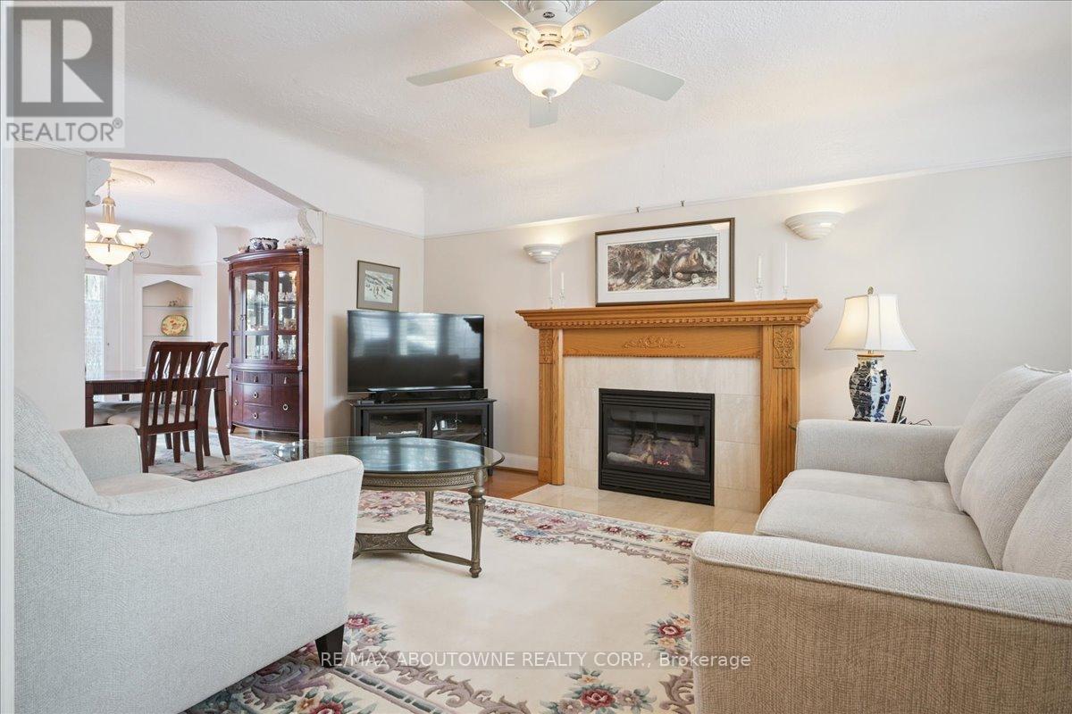 343 Douglas Avenue, Oakville, Ontario  L6J 3S7 - Photo 8 - W12727528