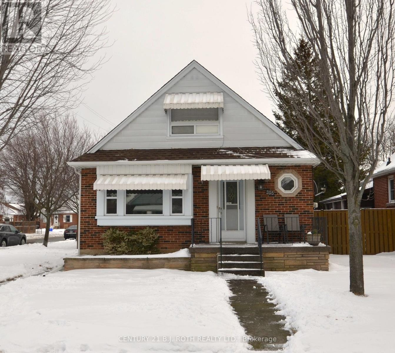 203 SUMMERHILL AVENUE, Hamilton, Ontario