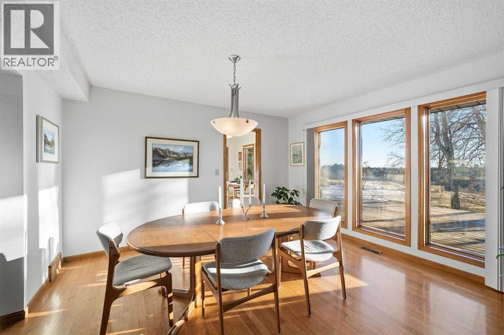 32 Woodgrove Crescent Sw, Calgary, Alberta  T2W 3Z1 - Photo 10 - A2275659