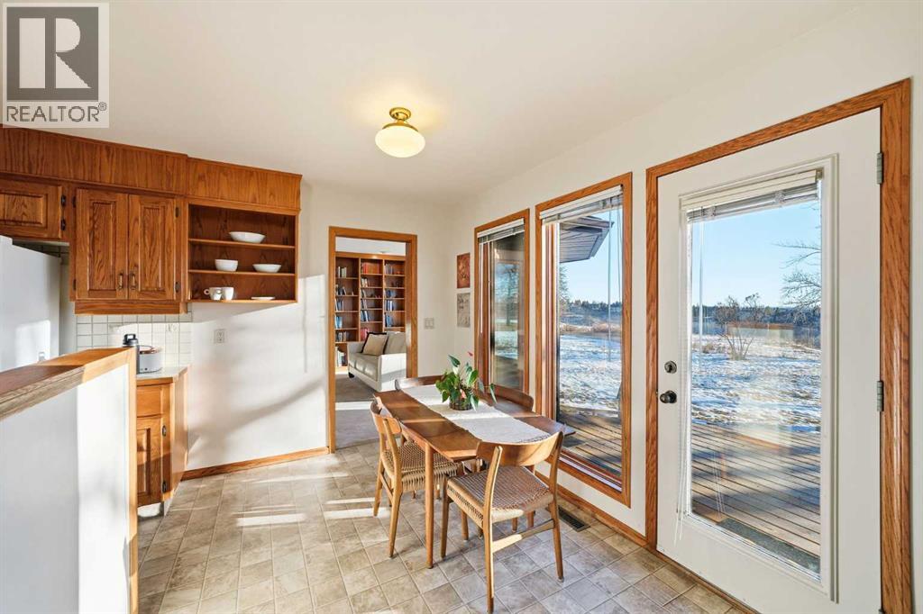 32 Woodgrove Crescent Sw, Calgary, Alberta  T2W 3Z1 - Photo 11 - A2275659