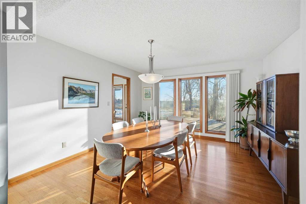 32 Woodgrove Crescent Sw, Calgary, Alberta  T2W 3Z1 - Photo 9 - A2275659