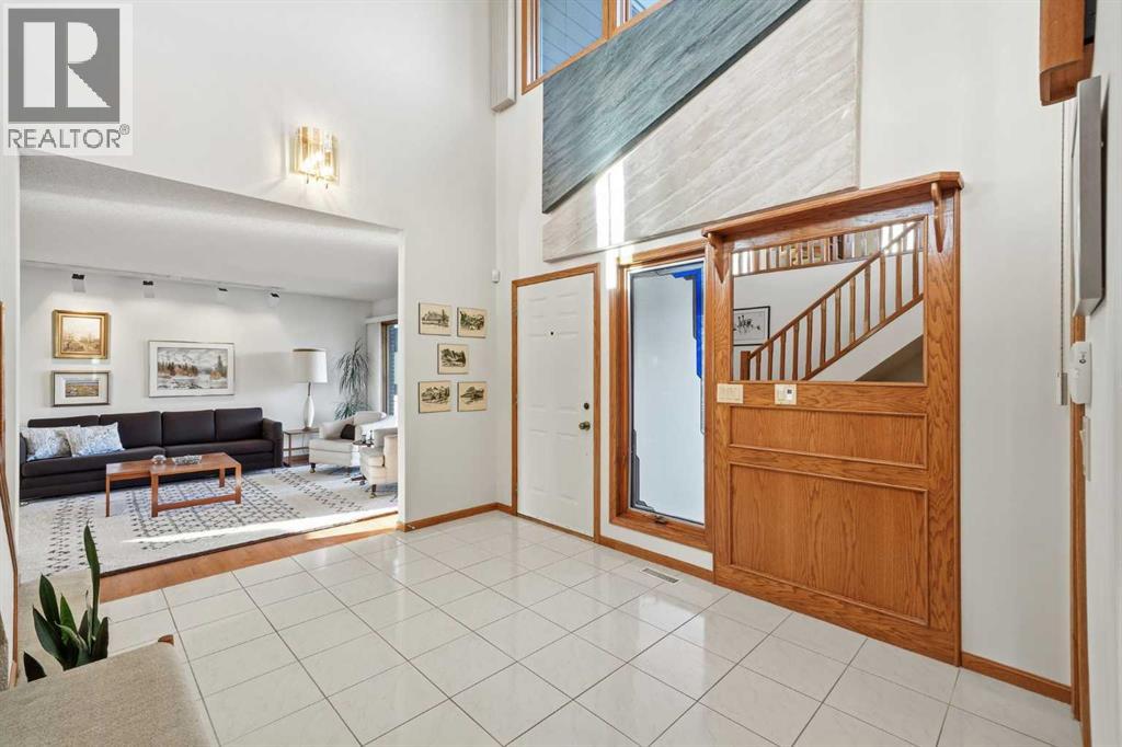 32 Woodgrove Crescent Sw, Calgary, Alberta  T2W 3Z1 - Photo 5 - A2275659