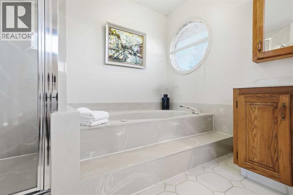 32 Woodgrove Crescent Sw, Calgary, Alberta  T2W 3Z1 - Photo 27 - A2275659