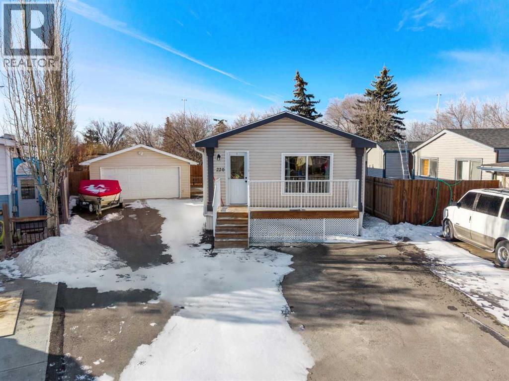 220 Big Hill Place SE, Airdrie, Alberta