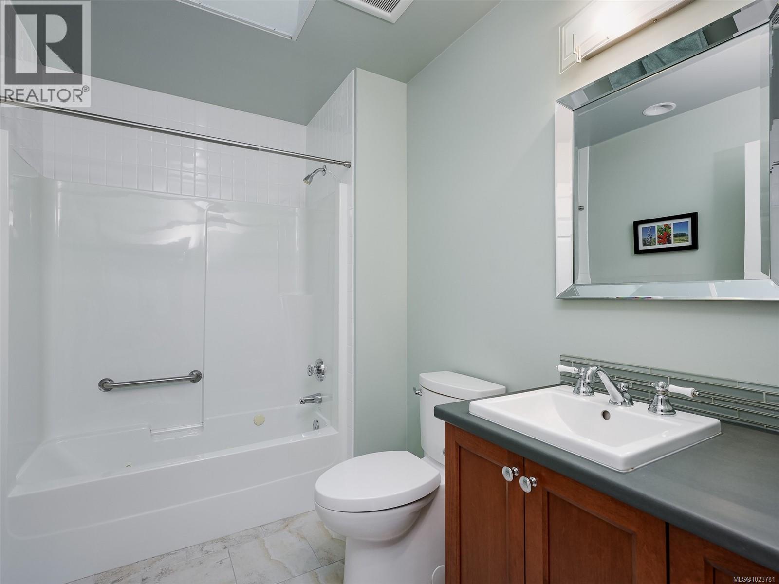 2 1473 Garnet Rd, Saanich, British Columbia  V8P 5T5 - Photo 13 - 1023781