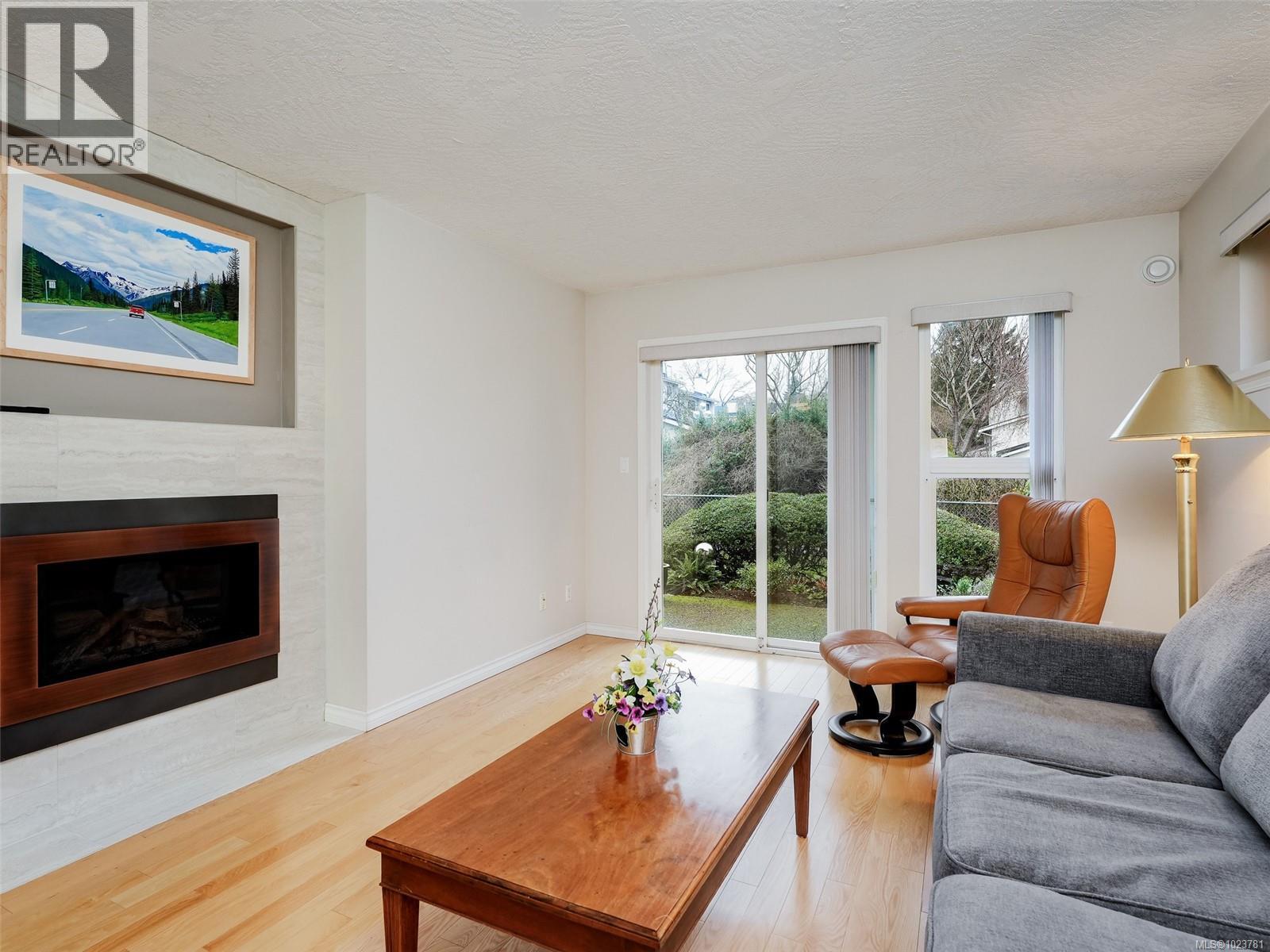 2 1473 Garnet Rd, Saanich, British Columbia  V8P 5T5 - Photo 4 - 1023781