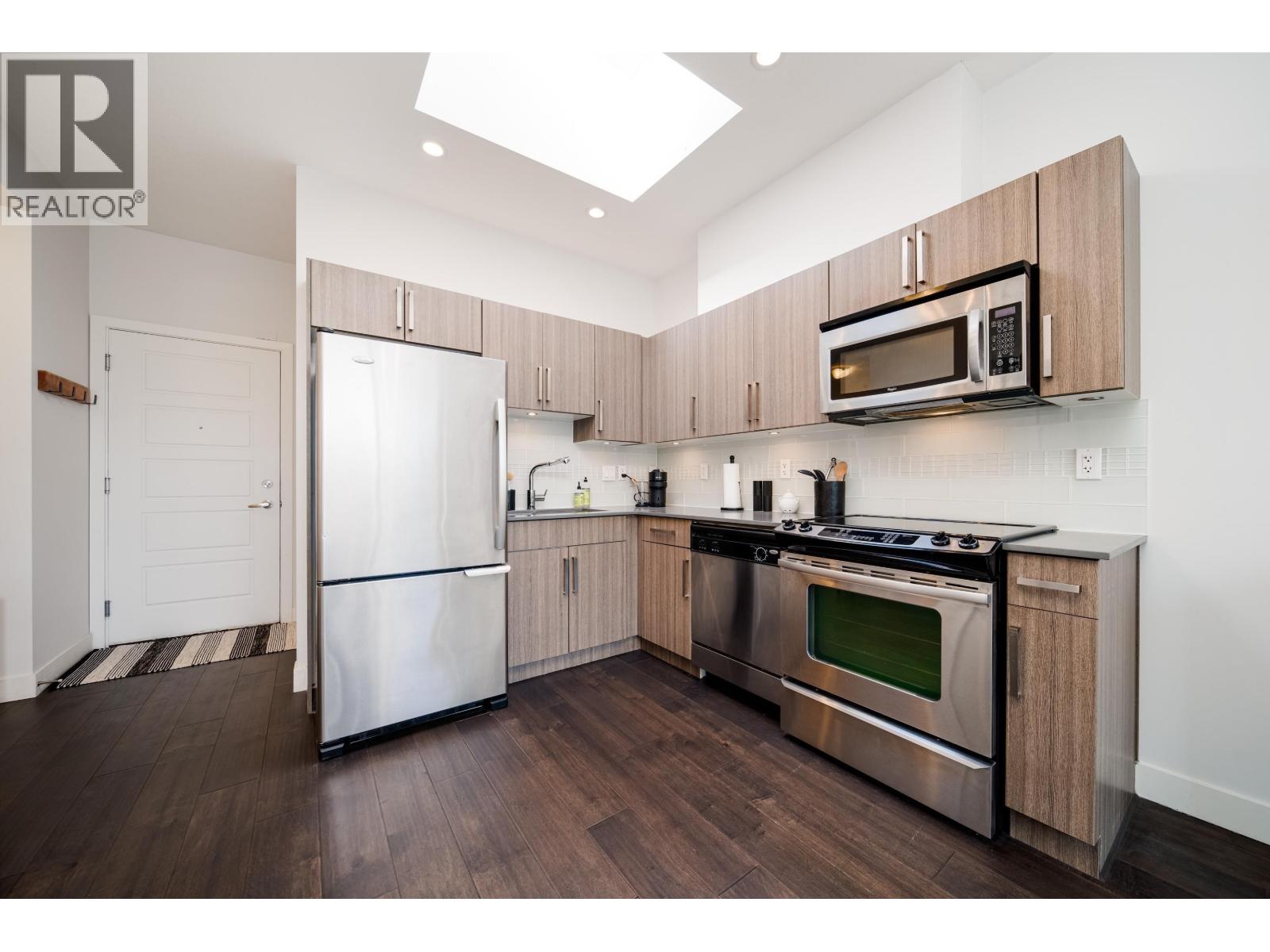 Ph2 885 Salsbury Drive, Vancouver, British Columbia  V5L 4A3 - Photo 5 - R3081272