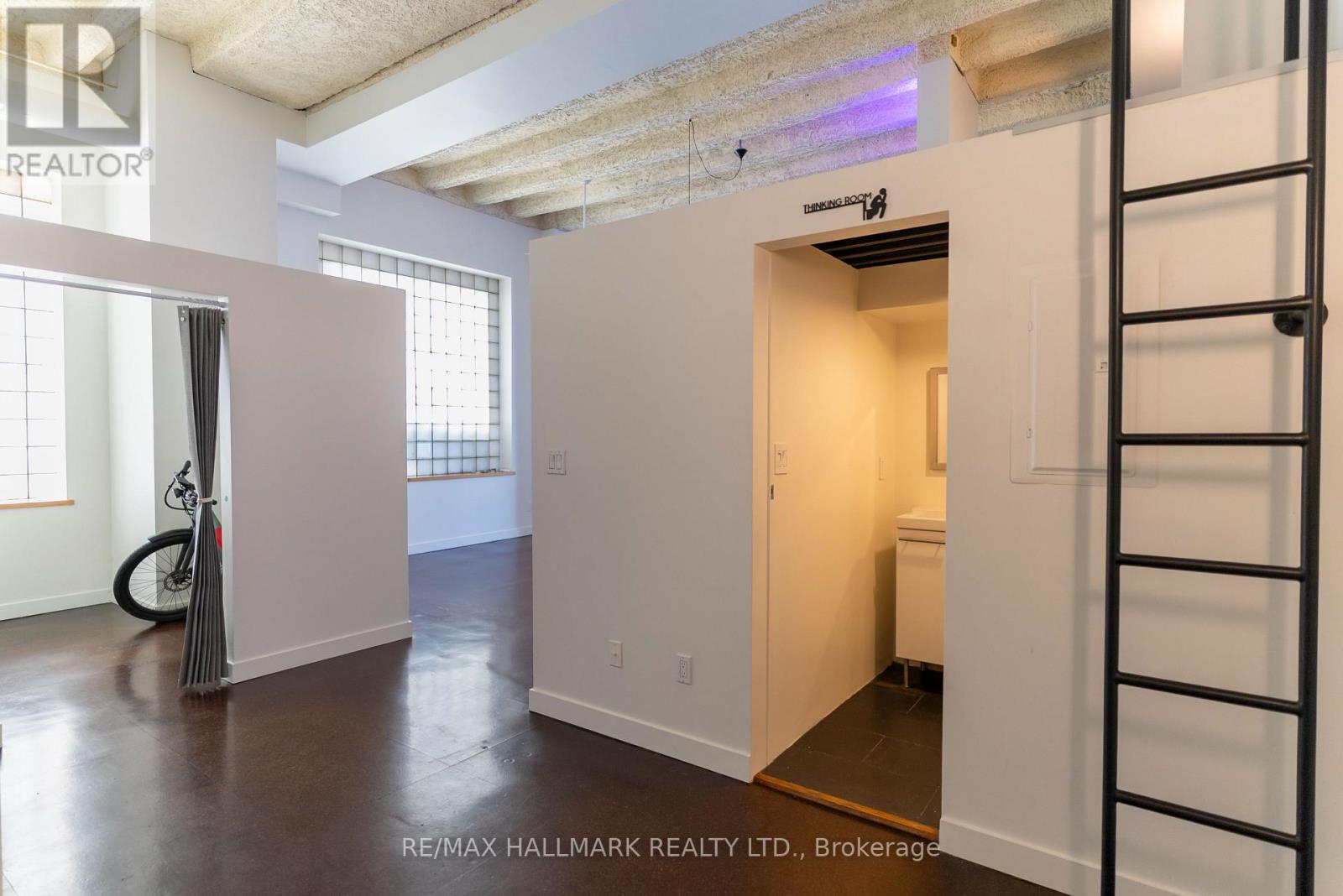 208 - 21 Nassau Street, Toronto, Ontario  M5T 3K6 - Photo 4 - C12727538