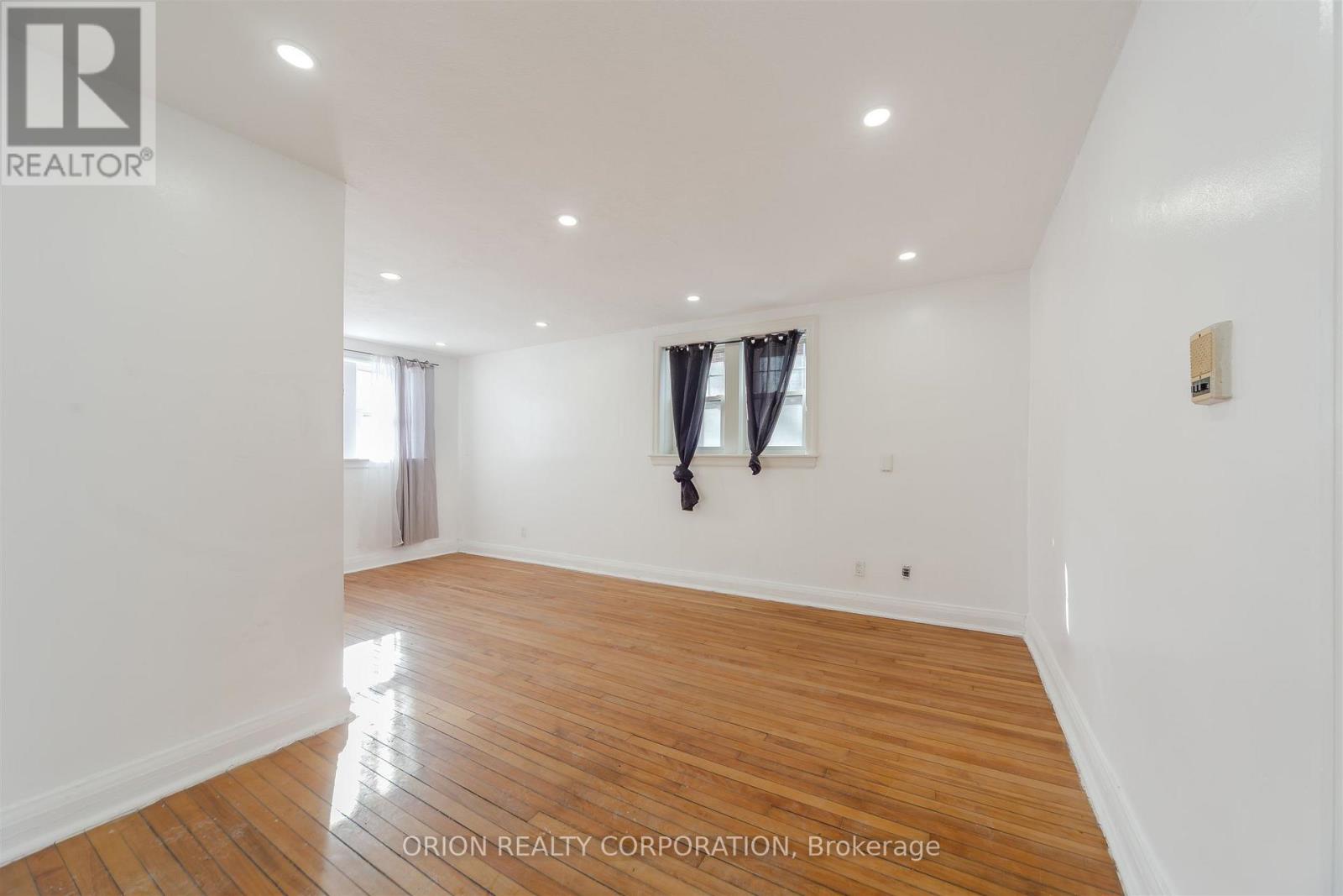 1 - 44 Emerald Crescent, Toronto, Ontario  M8V 2B6 - Photo 2 - W12727030