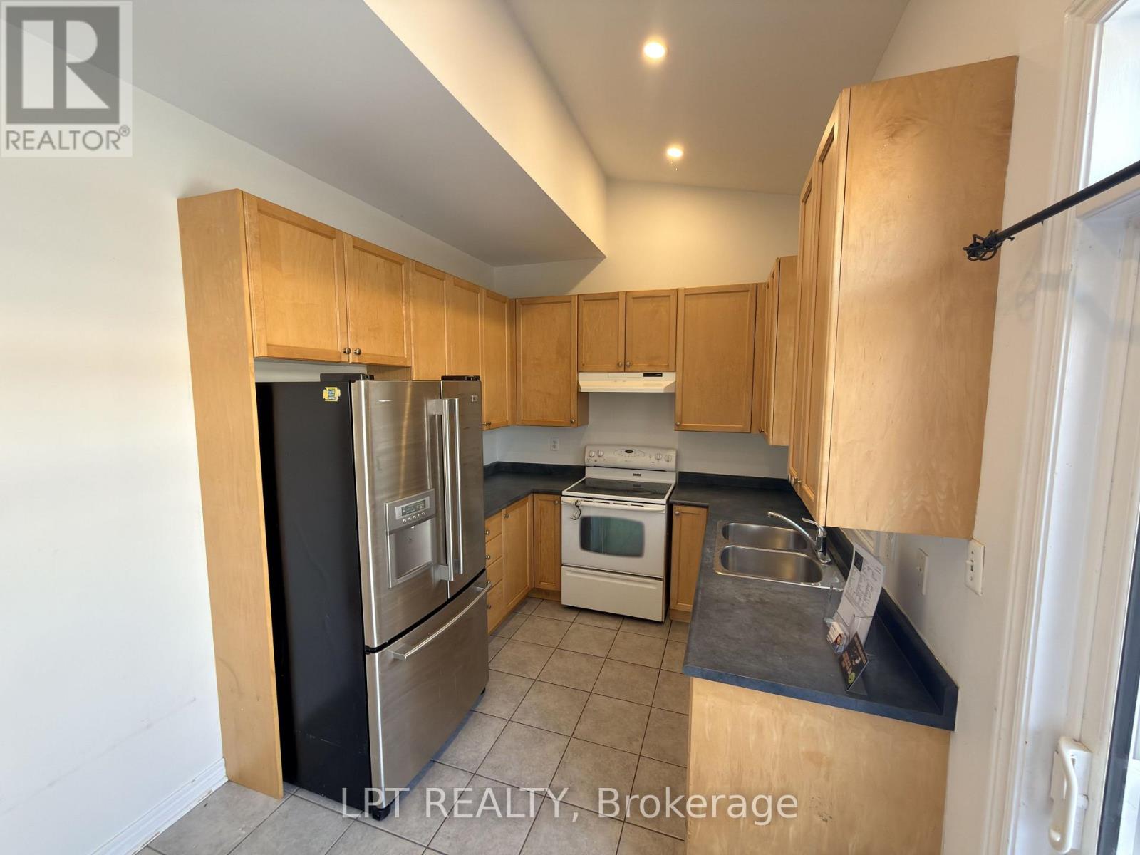 38 Silent Pond Crescent, Brampton, Ontario  L6V 4R6 - Photo 7 - W12709782