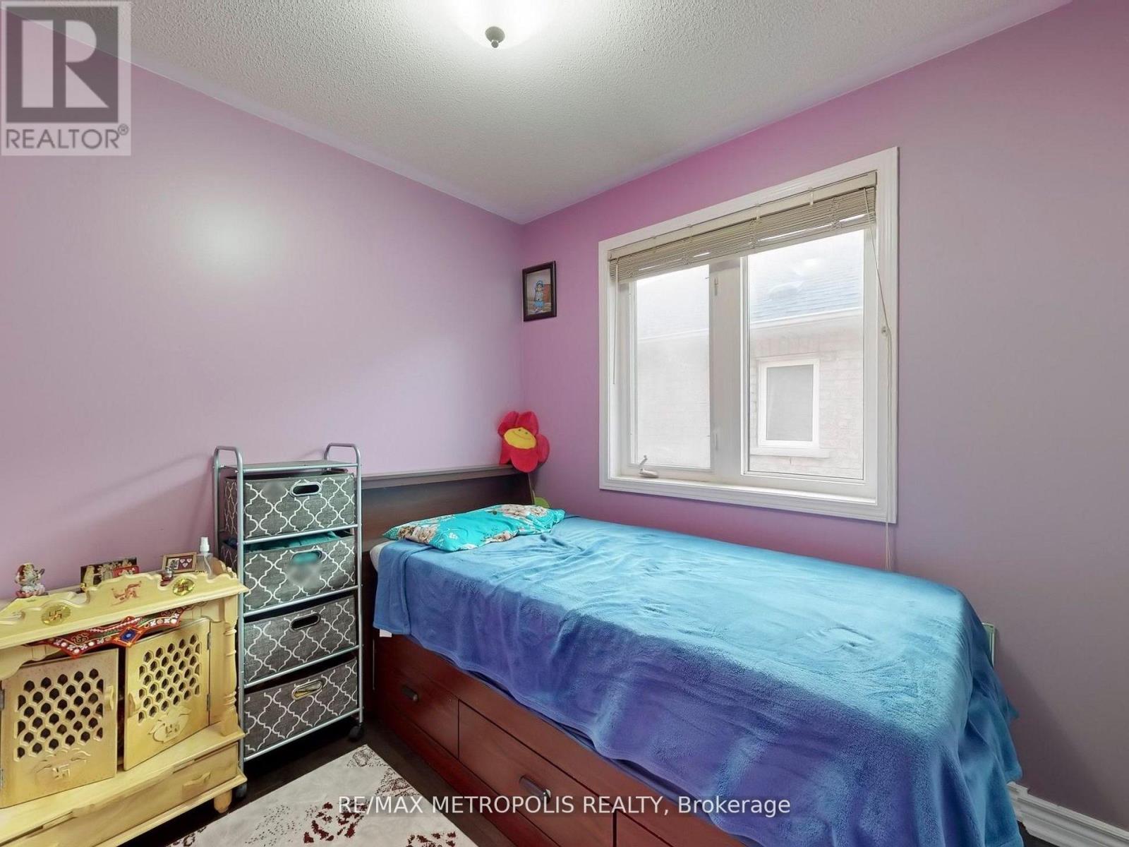 Main - 922 Tambourine Terrace, Mississauga, Ontario  L5W 1S4 - Photo 17 - W12727532