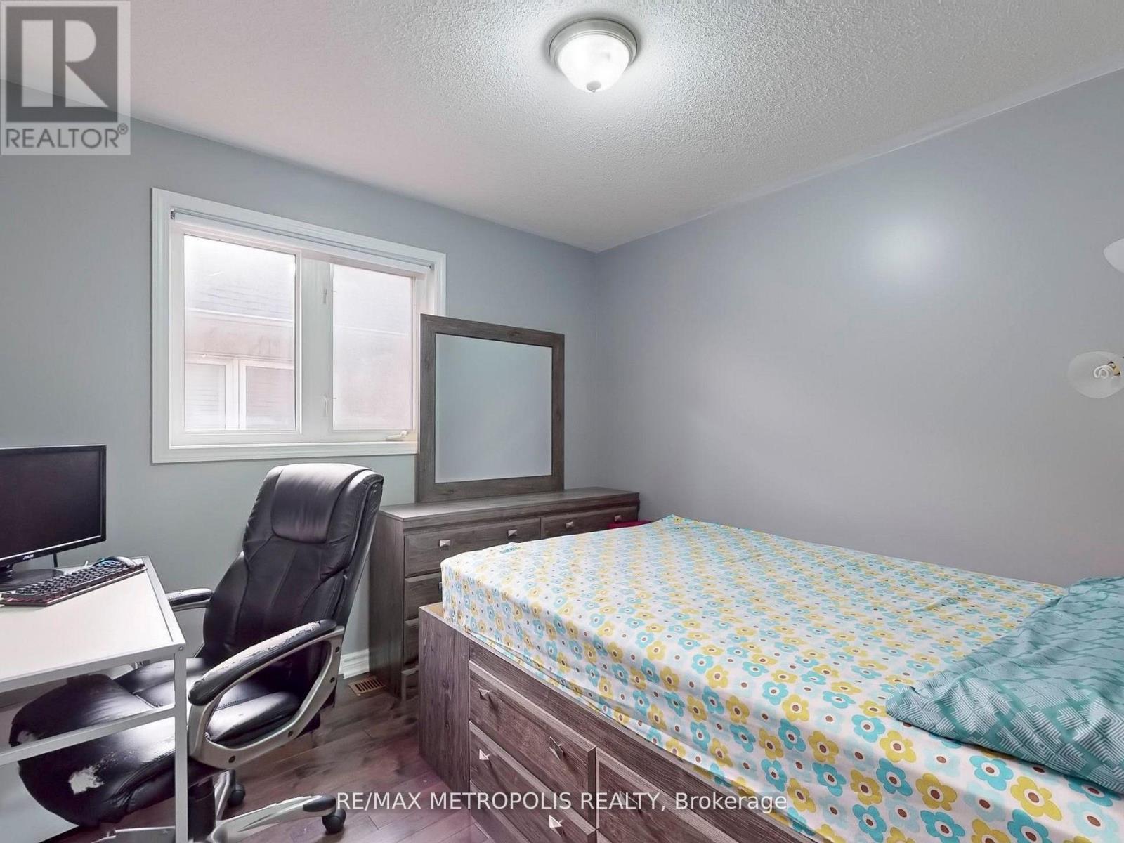 Main - 922 Tambourine Terrace, Mississauga, Ontario  L5W 1S4 - Photo 19 - W12727532