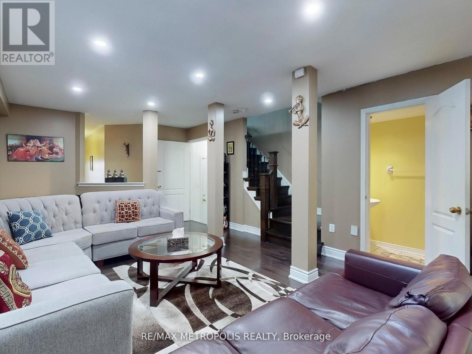 Main - 922 Tambourine Terrace, Mississauga, Ontario  L5W 1S4 - Photo 5 - W12727532