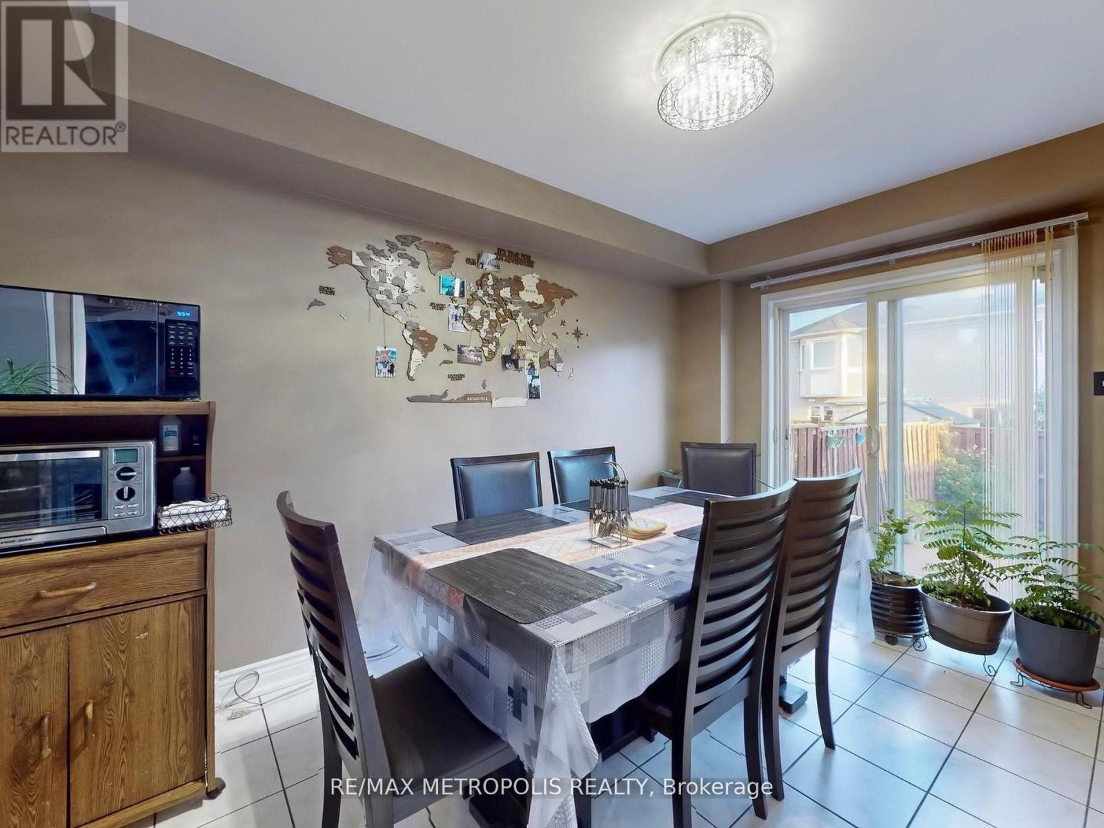 Main - 922 Tambourine Terrace, Mississauga, Ontario  L5W 1S4 - Photo 6 - W12727532
