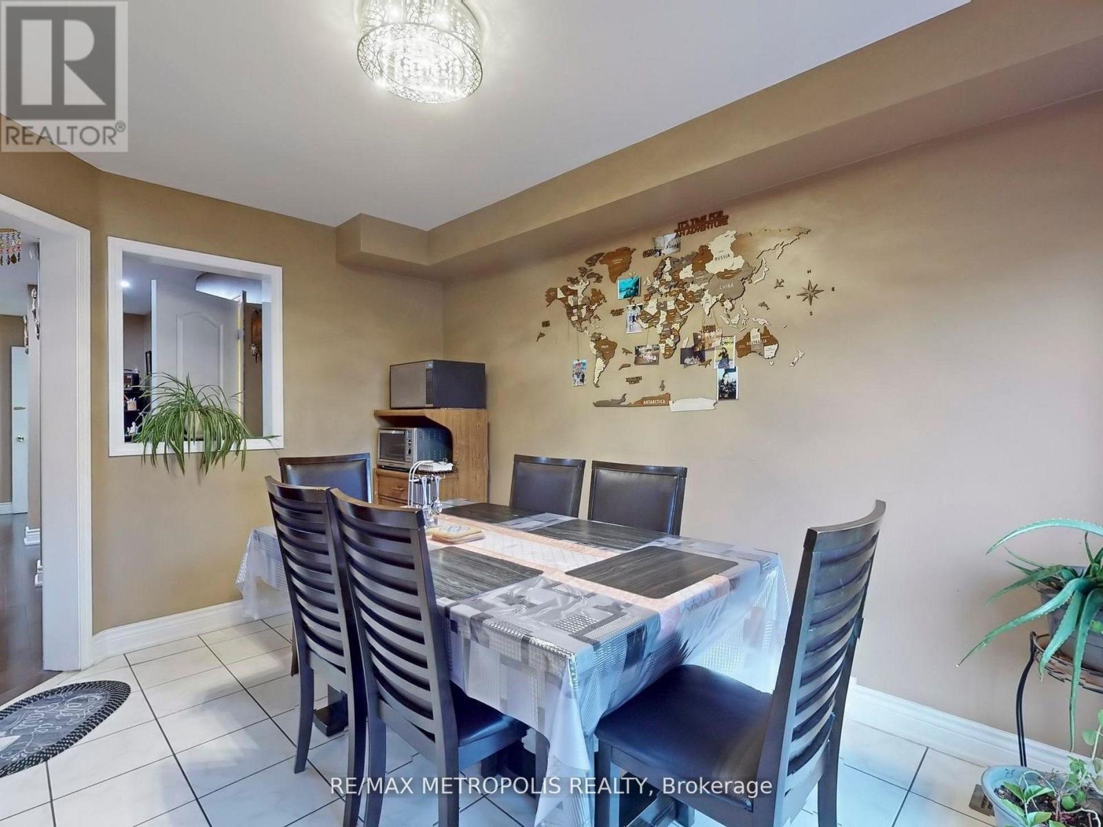 Main - 922 Tambourine Terrace, Mississauga, Ontario  L5W 1S4 - Photo 7 - W12727532