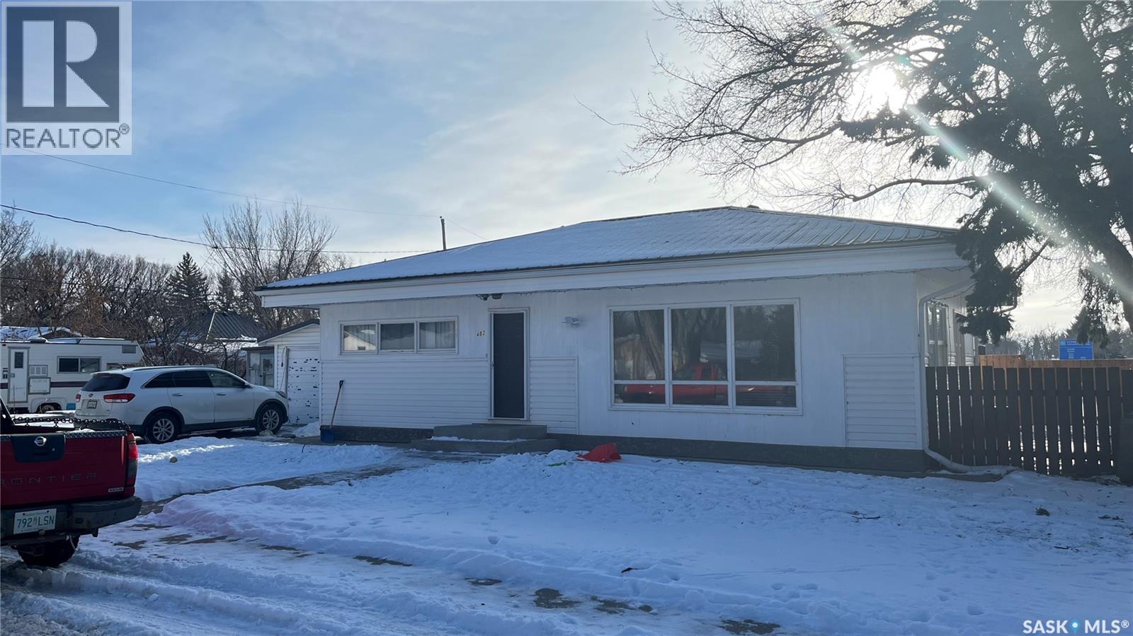 402 3rd AVENUE, Maple Creek, Saskatchewan