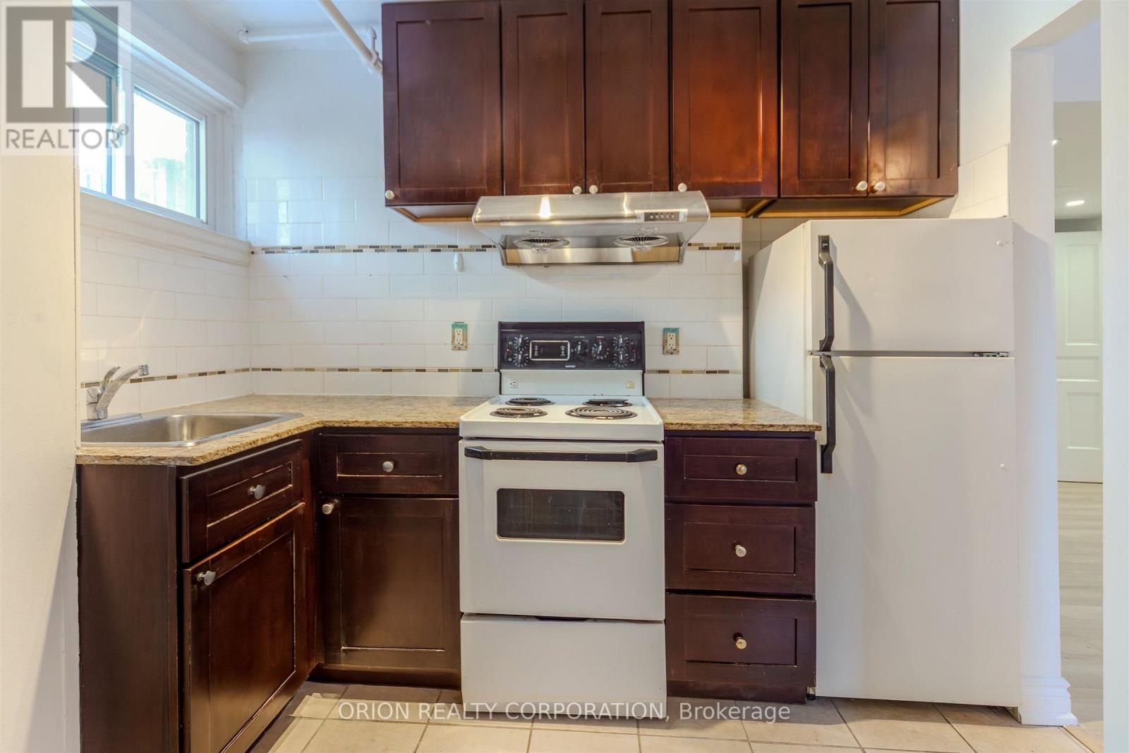 6 - 44 Emerald Crescent, Toronto, Ontario  M8V 2B6 - Photo 4 - W12727054