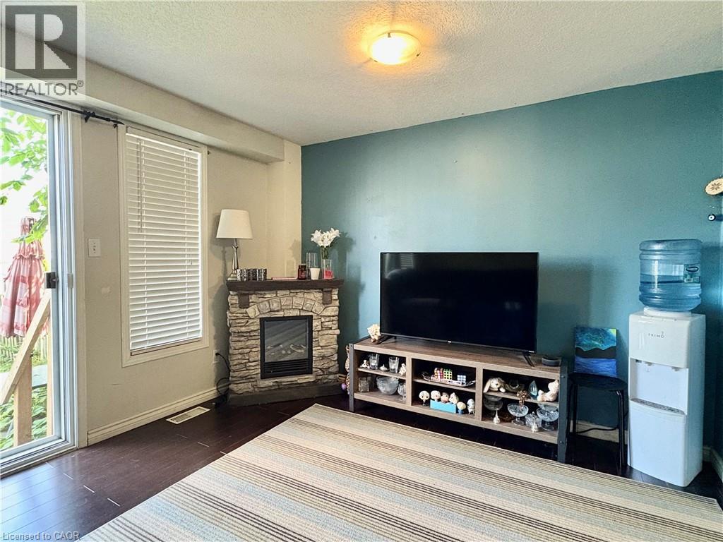 38 Max Becker Drive, Kitchener, Ontario N2E 3B8 - Photo 2 - 40770608